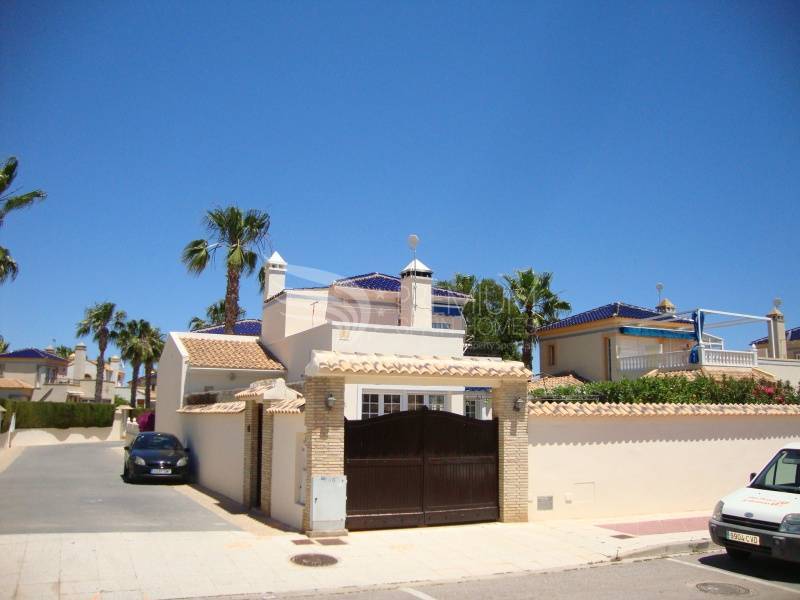 Resale - Villa - Orihuela Costa