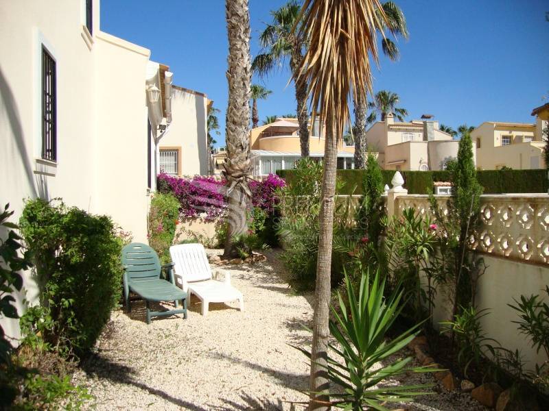 Resale - Villa - Orihuela Costa