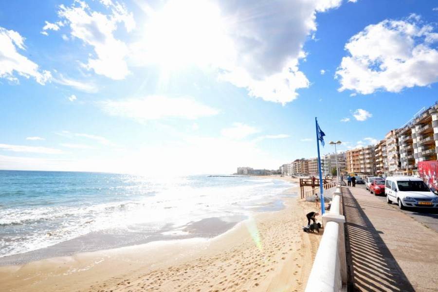 Resale - Apartment - Torrevieja - Playa De Los Locos