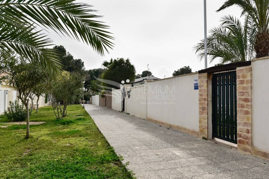 Resale - Villa - Orihuela Costa - Campoamor