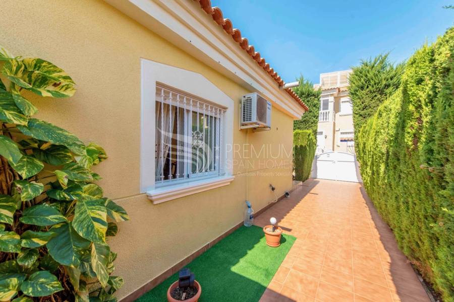 Sale - Villa - Orihuela - Villamartin