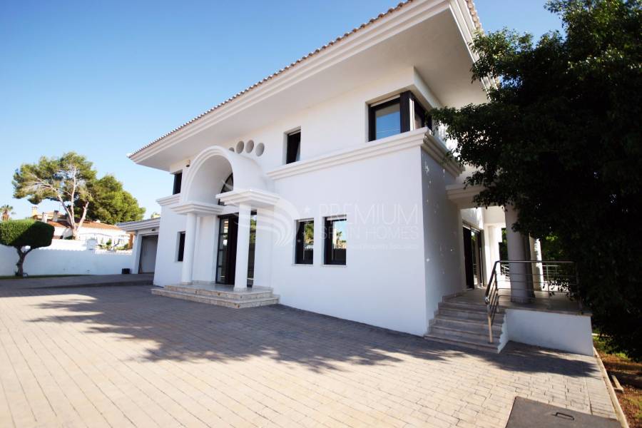 Sale - Villa - Orihuela - Villamartin Golf