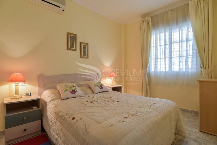 Sale - Bungalow - Torrevieja - Aguas Nuevas