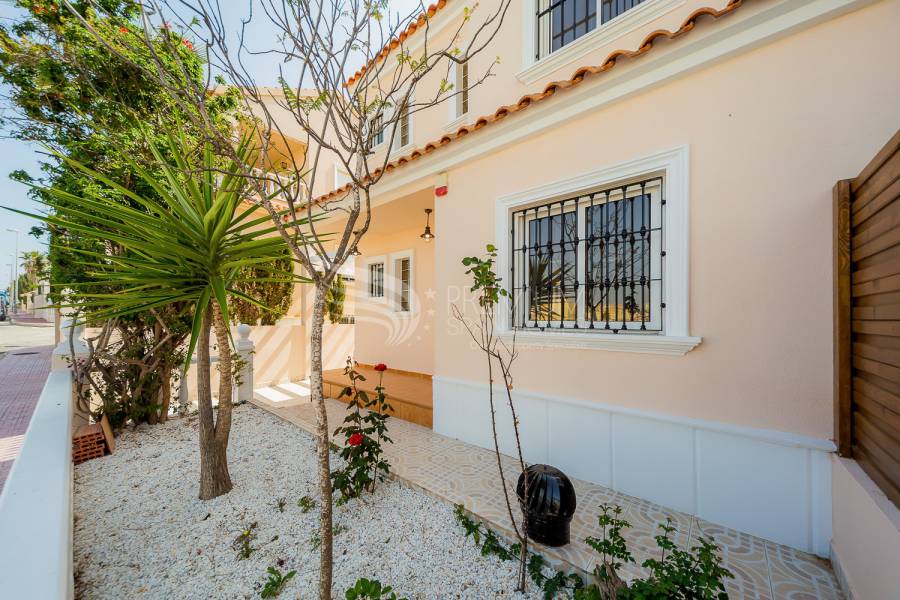 Resale - Villa - Torrevieja - Torre Del Moro