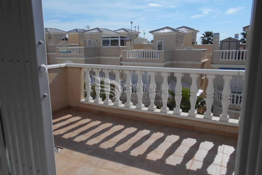 Sale - Villa - Los Altos