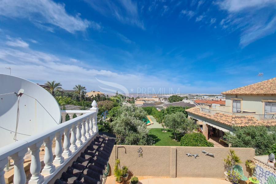 Resale - Villa - Los Balcones