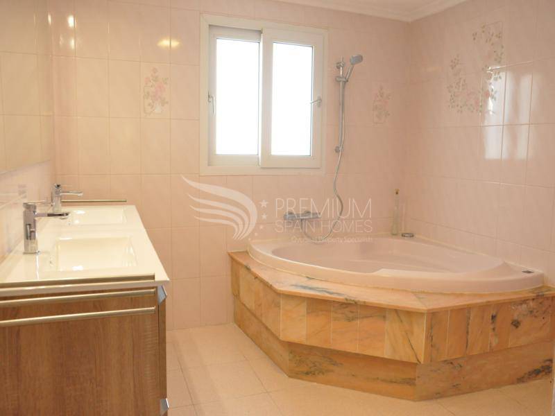 Resale - Semi-detached villa - Torrevieja - La Mata