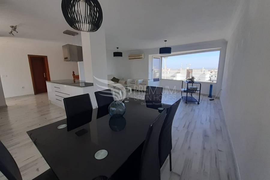 Resale - Semi-detached villa - Torrevieja - La Mata