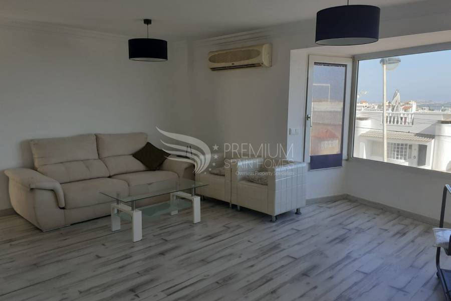 Sale - Semi-detached villa - Torrevieja - La Mata