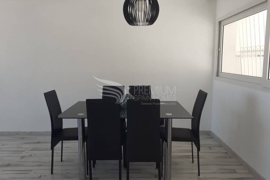 Resale - Semi-detached villa - Torrevieja - La Mata