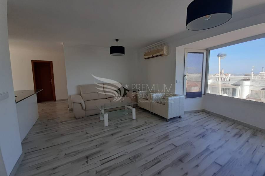 Sale - Semi-detached villa - Torrevieja - La Mata