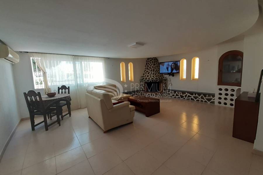 Resale - Semi-detached villa - Torrevieja - La Mata