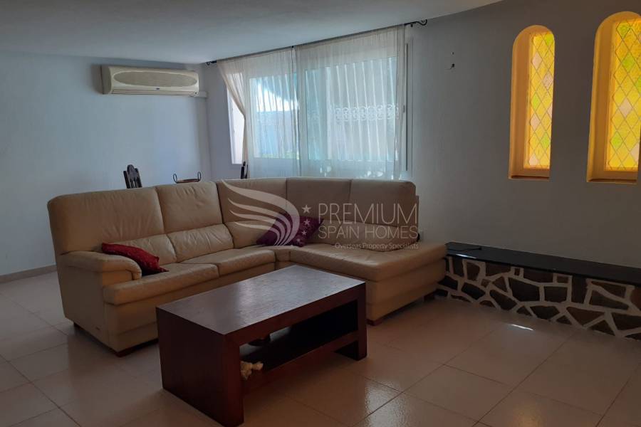 Resale - Semi-detached villa - Torrevieja - La Mata