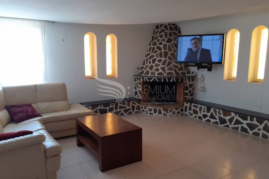 Sale - Semi-detached villa - Torrevieja - La Mata