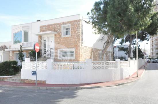Semi-detached villa - Resale - Torrevieja - La Mata