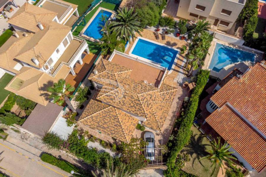 Resale - Villa - La Mata - Playa