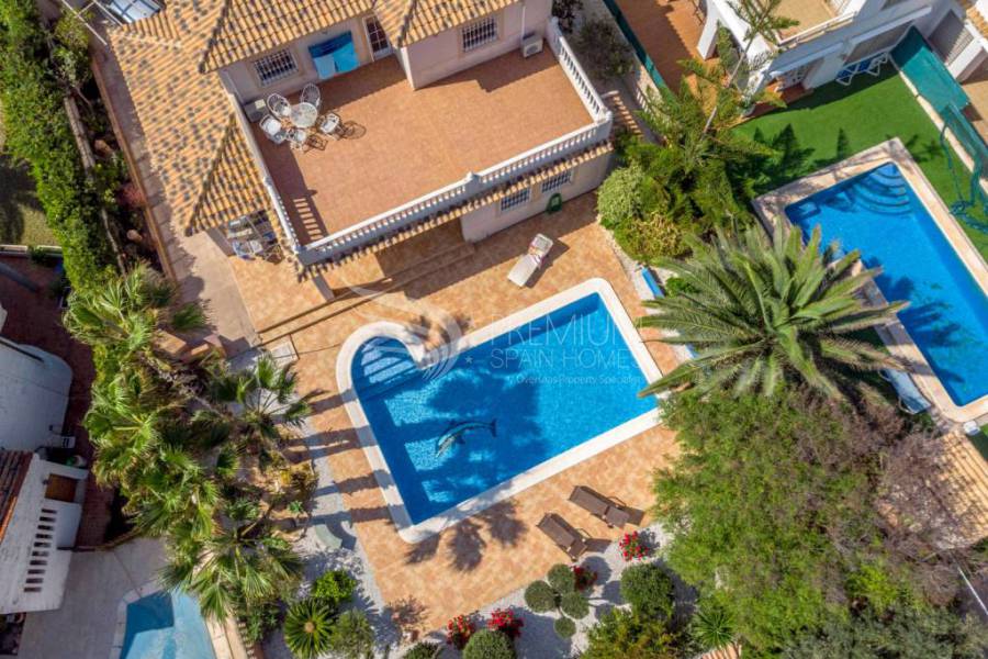 Resale - Villa - La Mata - Playa