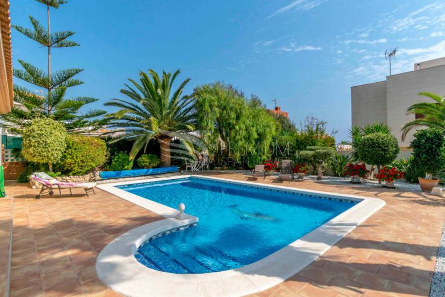 Sale - Villa - La Mata - Playa